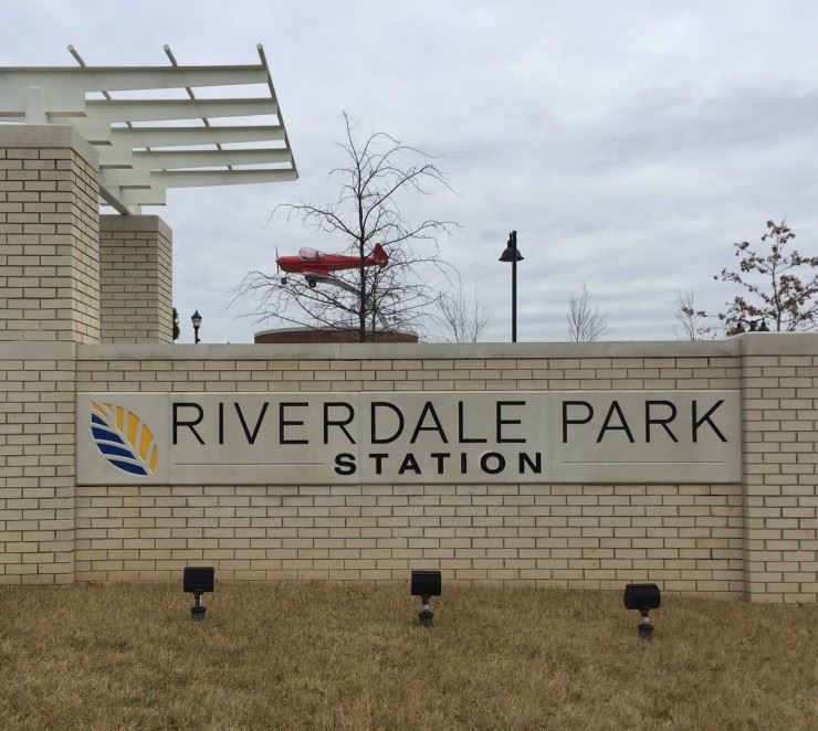 Riverdale Park Station sign