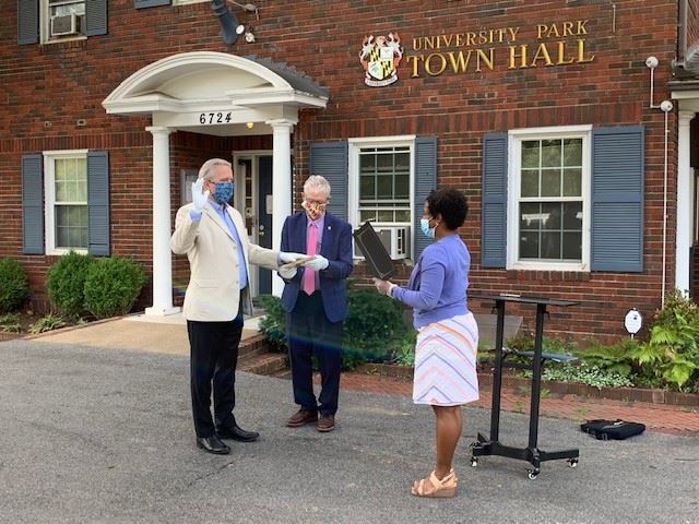 8 20 06 15 Stephen Swearing in