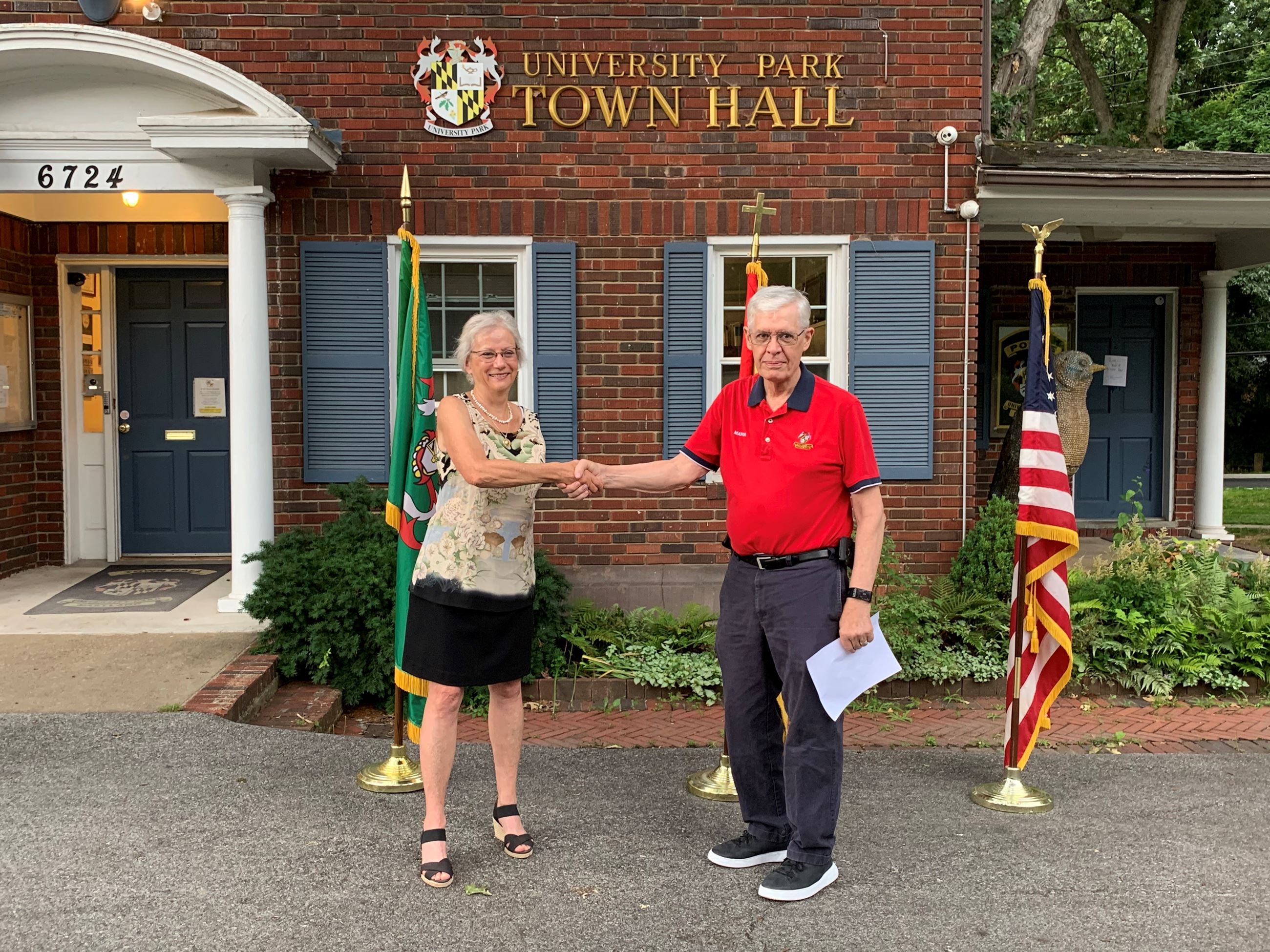 CM Wells shaking hands with Mayor Carey in front of Town Hall